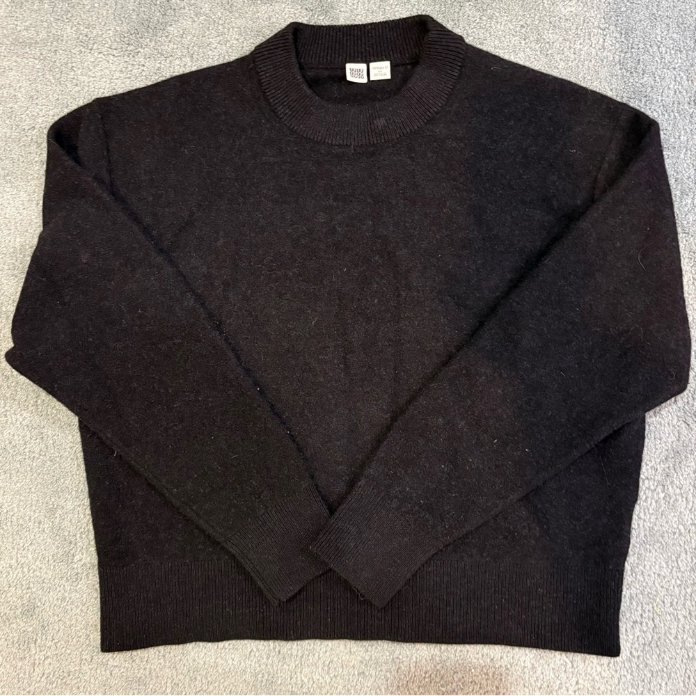 Uniqlo Cropped Black Mock Neck Sweater